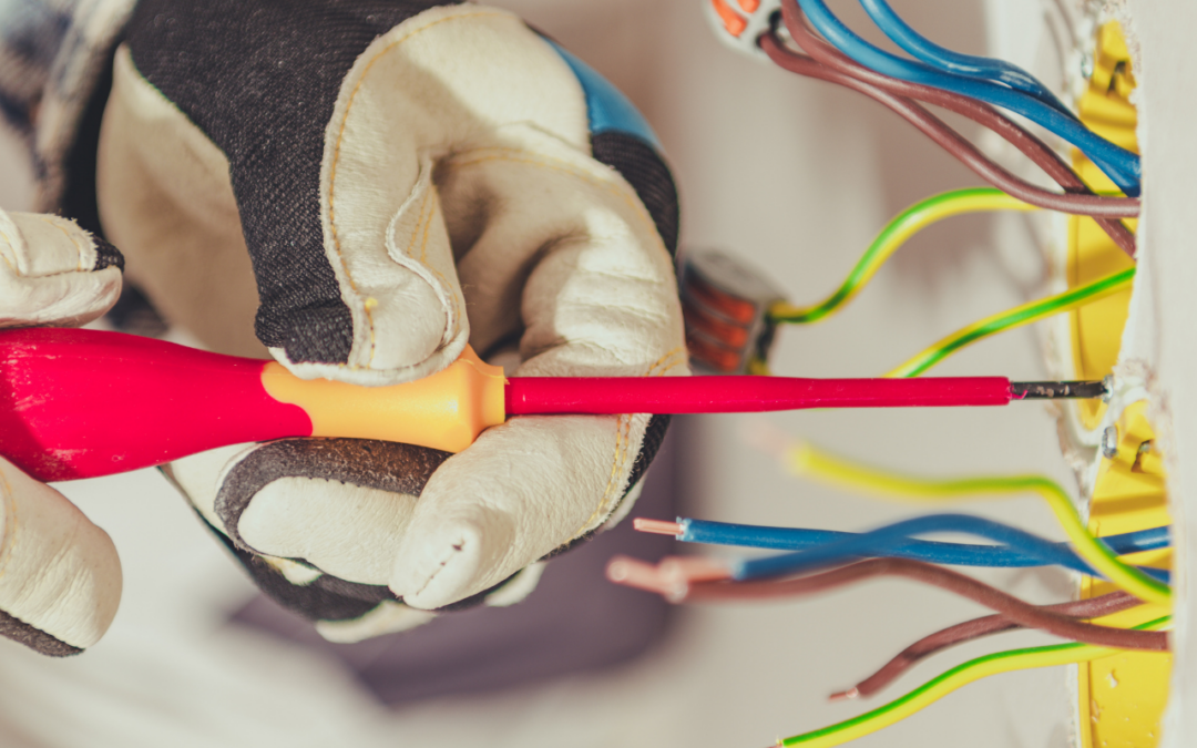 Acil Elektrik Arızaları: Ev ve İş Yerinde En Sık Karşılaşılan Problemler ve Çözümleri